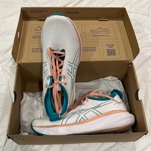 ASICS Gel Nimbus 25 Women running sneakers - size 10.5.